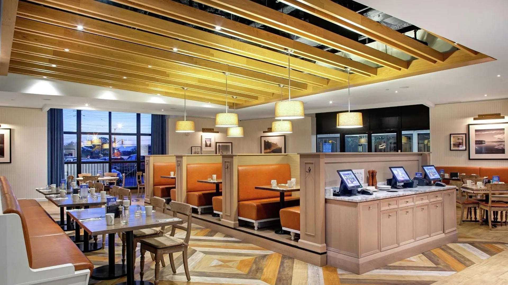Doubletree By Hilton Toronto Airport, On Hotel