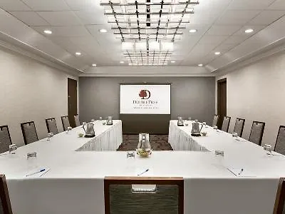 Doubletree By Hilton Toronto Airport, On Hotel